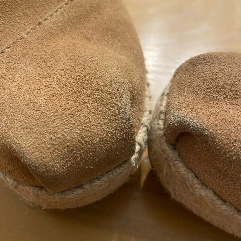 Toms, Suede, size 9 - Picture 10 of 10